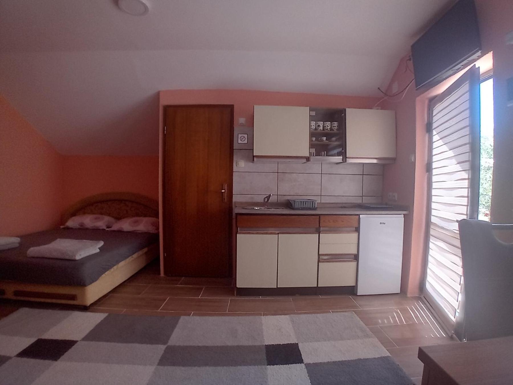 Red Apartman 2 トレビニエ エクステリア 写真