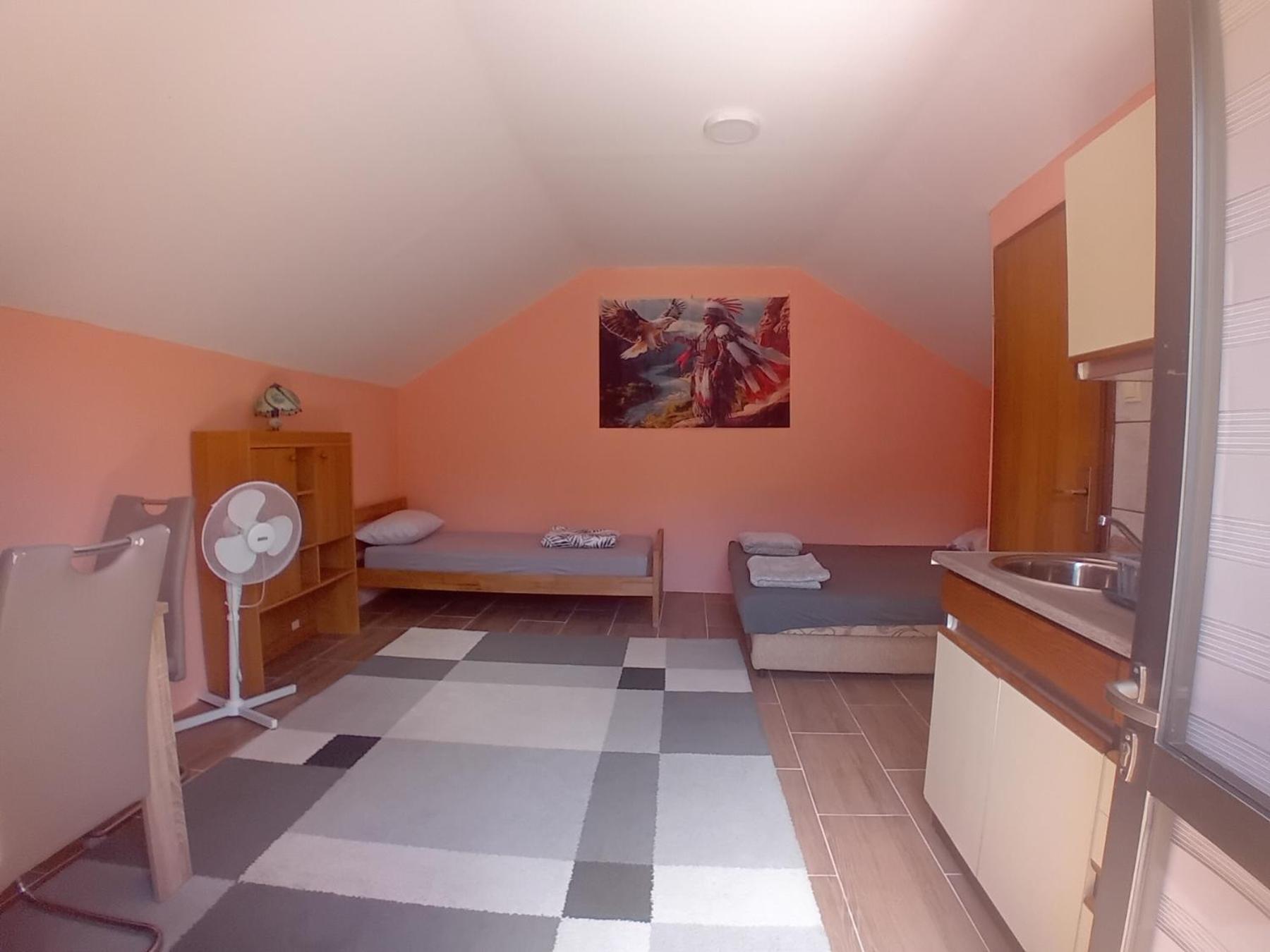 Red Apartman 2 トレビニエ エクステリア 写真
